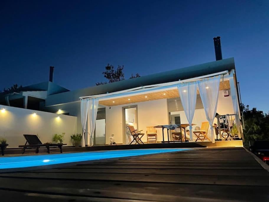 Villa μοντέρνα εξοχική μονοκατοικία με ιδιωτική πισίνα!