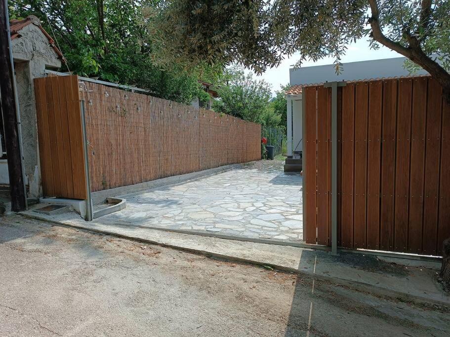 μοντέρνα εξοχική μονοκατοικία με ιδιωτική πισίνα! *