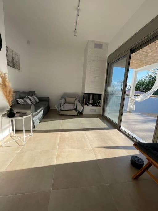 Villa μοντέρνα εξοχική μονοκατοικία με ιδιωτική πισίνα! *